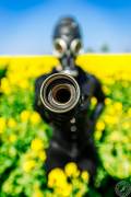 Fetish Girl with a Gasmaske (1)